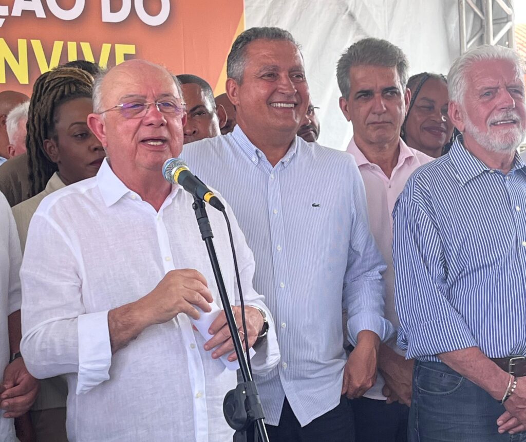 ‘Você merece o reconhecimento do presidente Lula’, diz Rui Costa ao afagar Zé Ronaldo durante agenda em Feira